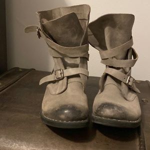 Gray buckle boots women’s size 7.5
